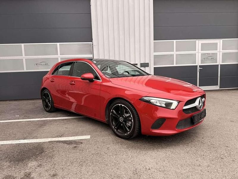 Gebraucht Mercedes A180 116 PS (85 kW) 2020 Rot Limousine