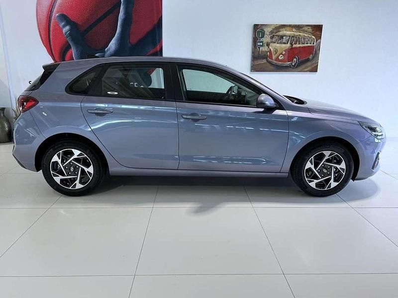 Neu Hyundai i30 GO! 99 PS (72 kW) 2025 Blau Limousine