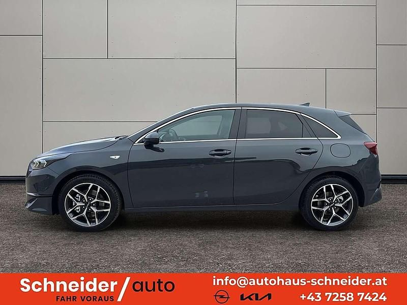 Neu Kia Ceed Silver 101 PS (74 kW) 2025 Grau Kleinwagen