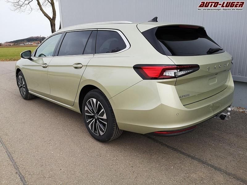 Neu Skoda Superb Selection 193 PS (141 kW) 2025 Ice tea yellow Kombi