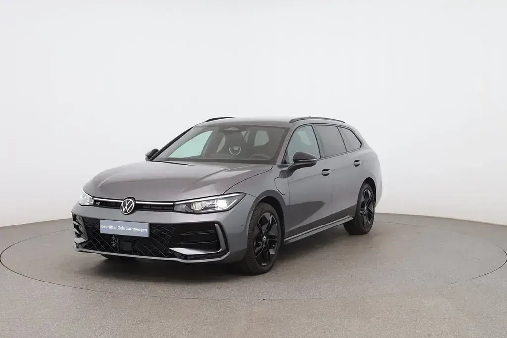 Gebraucht VW Passat R-line 204 PS (2026) in Reutte - € 42.990 | AutoUncle
