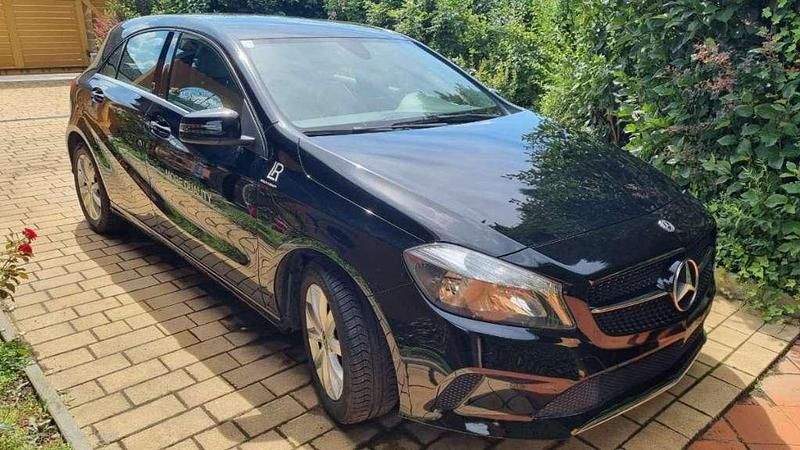 Schwarz Gebraucht 2017 Mercedes A160 Edition Limousine | € 15.990 (Fairer Preis) - Bild 1/4