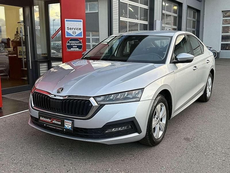 Silber Gebraucht 2022 Skoda Octavia Ambition Limousine | € 22.900 (Fairer Preis) - Bild 1/4