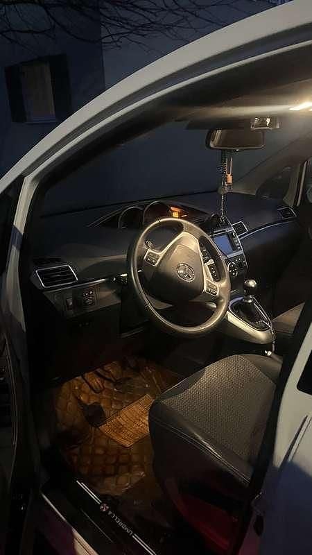 Gebraucht Toyota Verso Lounge 124 PS (91 kW) 2013 Van / Kleinbus