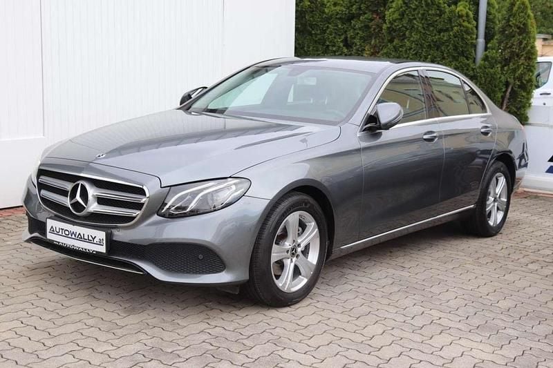 Grau Gebraucht 2018 Mercedes E200 Avantgarde Limousine | € 27.980 (Fairer Preis) - Bild 1/4