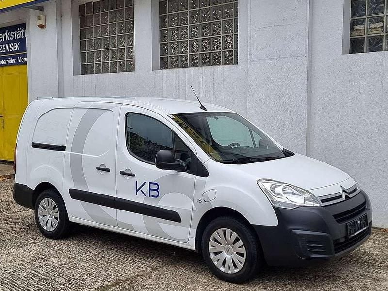Weiß Gebraucht 2016 Citroën Berlingo Comfort Van / Kleinbus | € 15.970 - Bild 1/4