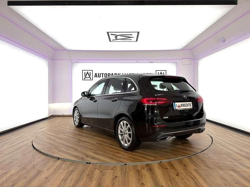 Gebraucht Mercedes B180 Progressive 116 PS (85 kW) 2020 Schwarz Van / Kleinbus