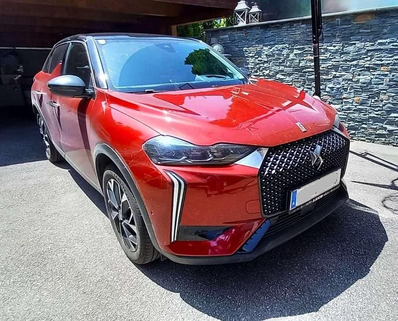 Rot Gebraucht 2022 DS Automobiles DS3 Crossback E-Tense Opera SUV | € 25.890 - Bild 1/4