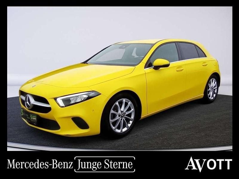 Gelb Gebraucht 2021 Mercedes A160 Limousine | € 19.990 (Guter Preis) - Bild 1/3