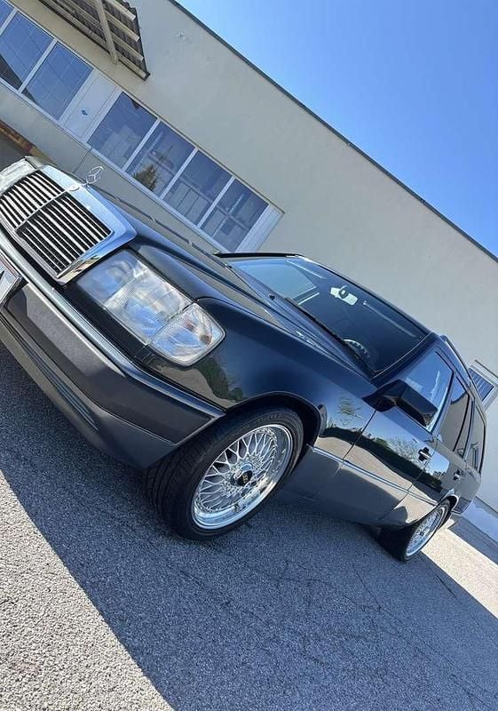 Gebraucht Mercedes E220 150 PS (110 kW) 1993 Kombi