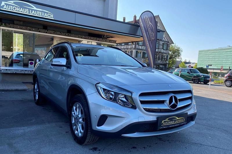 Gebraucht Mercedes GLA200 136 PS (100 kW) 2016 Silber SUV