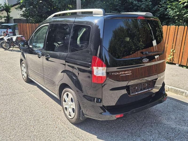Gebraucht Ford Tourneo Trend 101 PS (74 kW) 2019 Schwarz Kombi