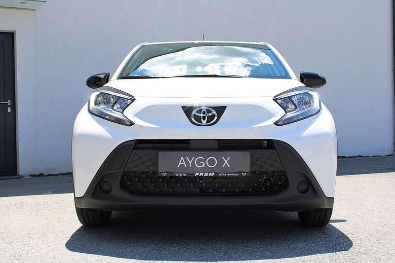 Neu Toyota Aygo Play 72 PS (52 kW) 2025 Weiß Kleinwagen