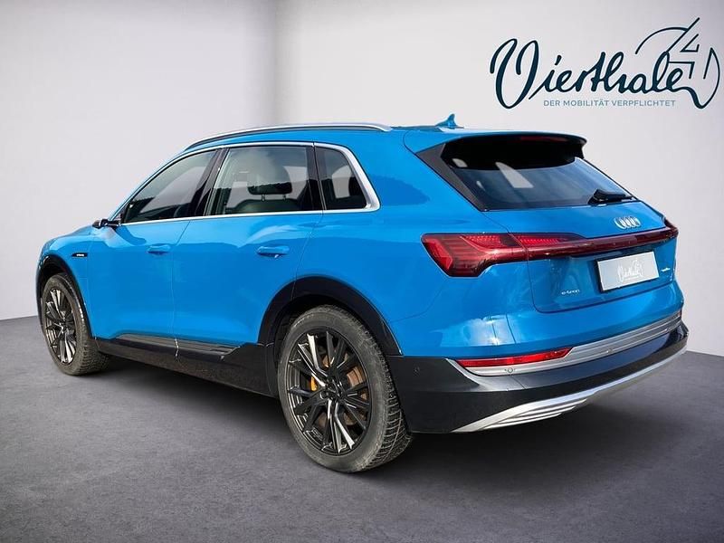 Gebraucht Audi e-tron 300 kW (408 PS) 2019 Dunkelblau  metallicperleffekt SUV