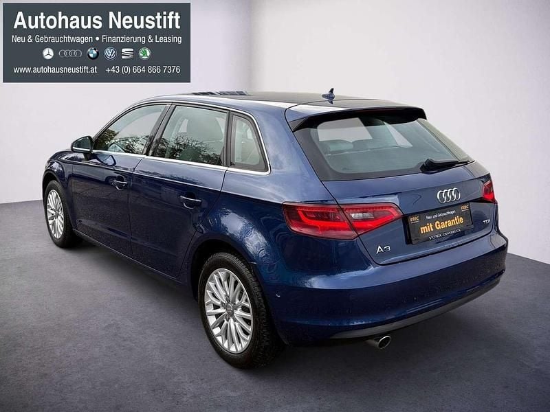 Gebraucht Audi A3 Ambiente 105 PS (77 kW) 2013 Blau Kleinwagen
