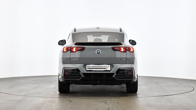 Gebraucht BMW iX2 Shadowline 150 kW (204 PS) 2025 M brooklyn grau SUV