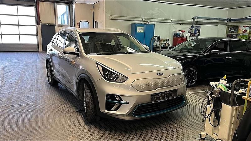 Gebraucht Kia e-Niro Silver 150 kW (204 PS) 2021 Silber SUV