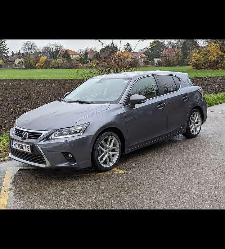 Grau Gebraucht 2016 Lexus CT200h Executive Line Limousine | € 17.800 - Bild 1/4