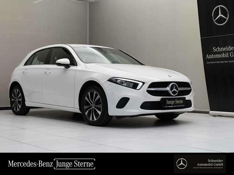 Weiß Gebraucht 2023 Mercedes A250 Limousine | € 37.500 (Teuer) - Bild 1/3