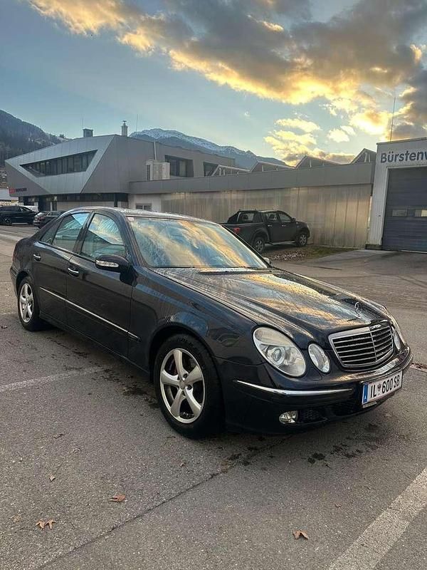 Gebraucht Mercedes E200 Avantgarde 163 PS (119 kW) 2003 Blau Limousine