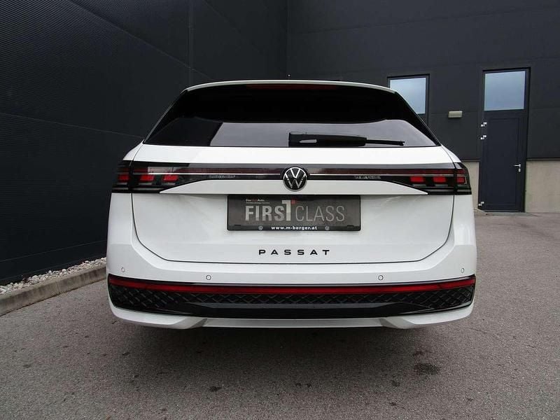 Gebraucht VW Passat R-line 150 PS (110 kW) 2024 Weiss  normal Kombi