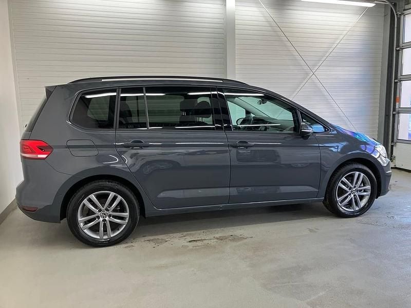 Gebraucht VW Touran 150 PS (110 kW) 2025 Grau Van / Kleinbus