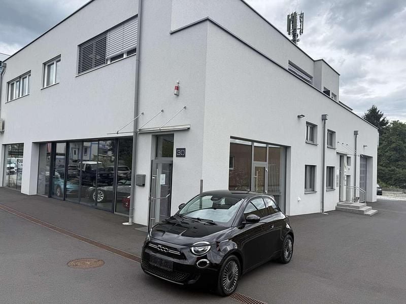 Schwarz Gebraucht 2021 Fiat 500e Icon Limousine | € 15.880 (Fairer Preis) - Bild 1/4