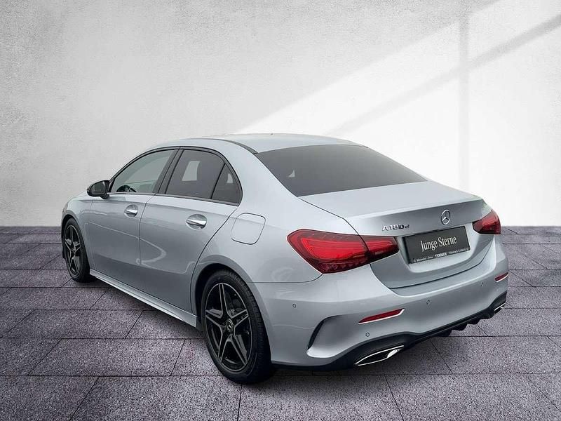 Gebraucht Mercedes A180 AMG line 116 PS (85 kW) 2024 Silber Limousine