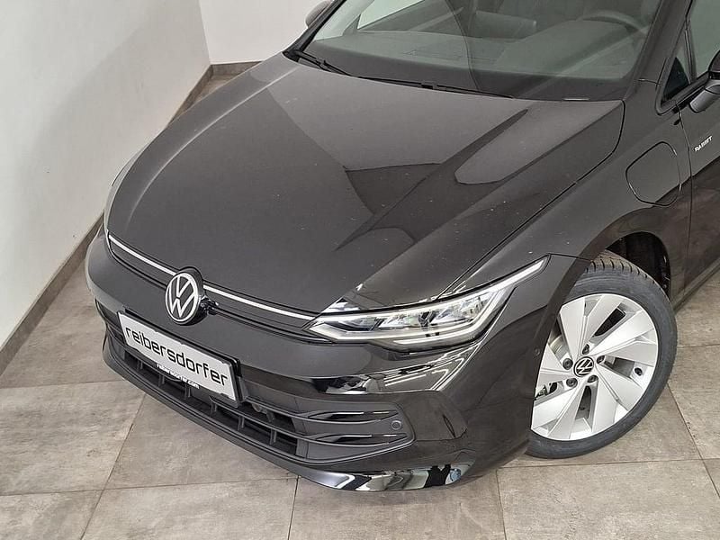 Neu VW Golf VIII 204 PS (150 kW) 2026 Schwarz  metallic