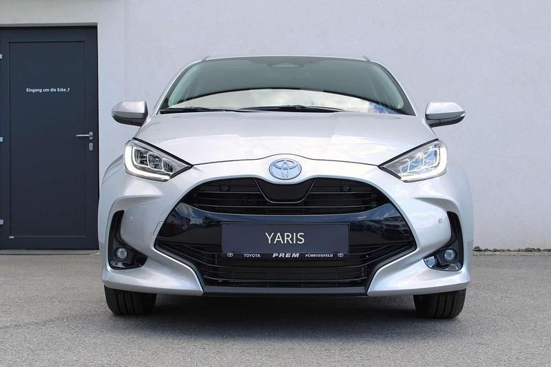 Silber Neu 2025 Toyota Yaris Hybrid Active Limousine | € 24.480 (Guter Preis) - Bild 1/4