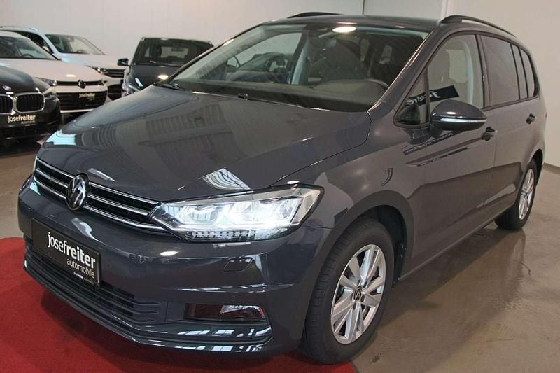 Gebraucht VW Touran Comfortline 150 PS (110 kW) 2023 Grau Van / Kleinbus