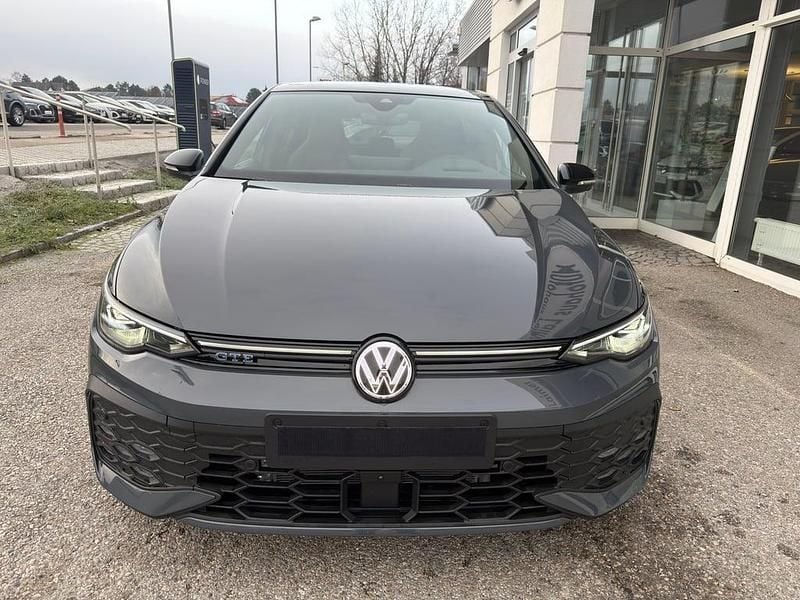 Mittelgrau metallic Neu 2025 VW Golf VIII GTE Limousine | € 44.980 - Bild 1/4