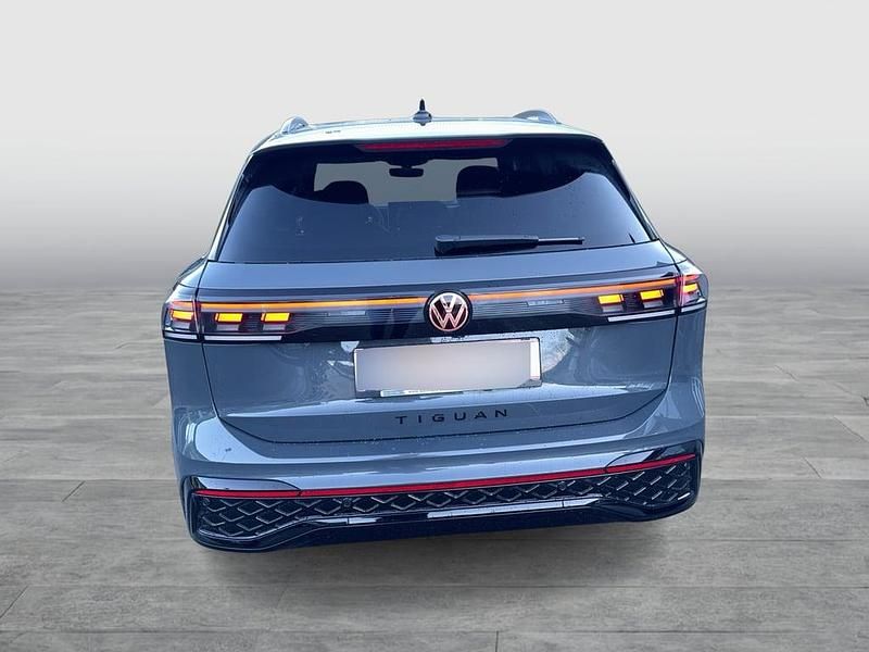 Neu VW Tiguan Sport 204 PS (150 kW) 2025 Mittelgrau  metallic SUV