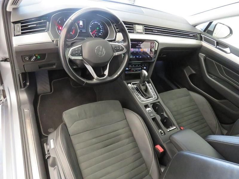 Gebraucht VW Passat Elegance 150 PS (110 kW) 2024 Silber Kombi