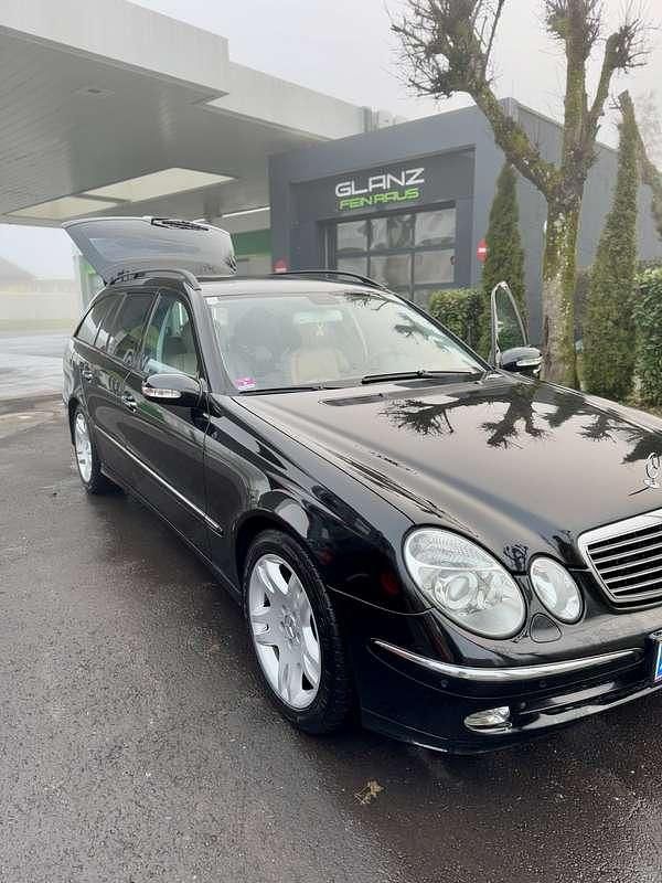 Schwarz Gebraucht 2004 Mercedes E320 Avantgarde Kombi | € 5.200 (Fairer Preis) - Bild 1/4