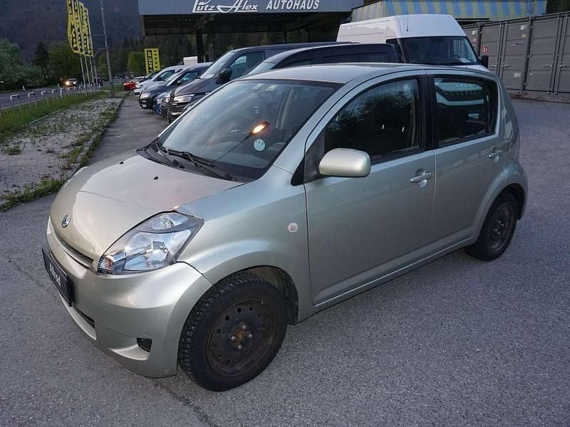 Gebraucht Daihatsu Sirion 91 PS (66 kW) 2010 Silber Kleinwagen