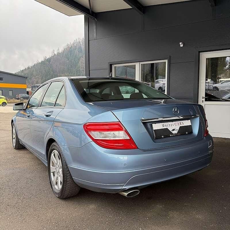Gebraucht Mercedes C180 120 PS (88 kW) 2010 Blau Limousine