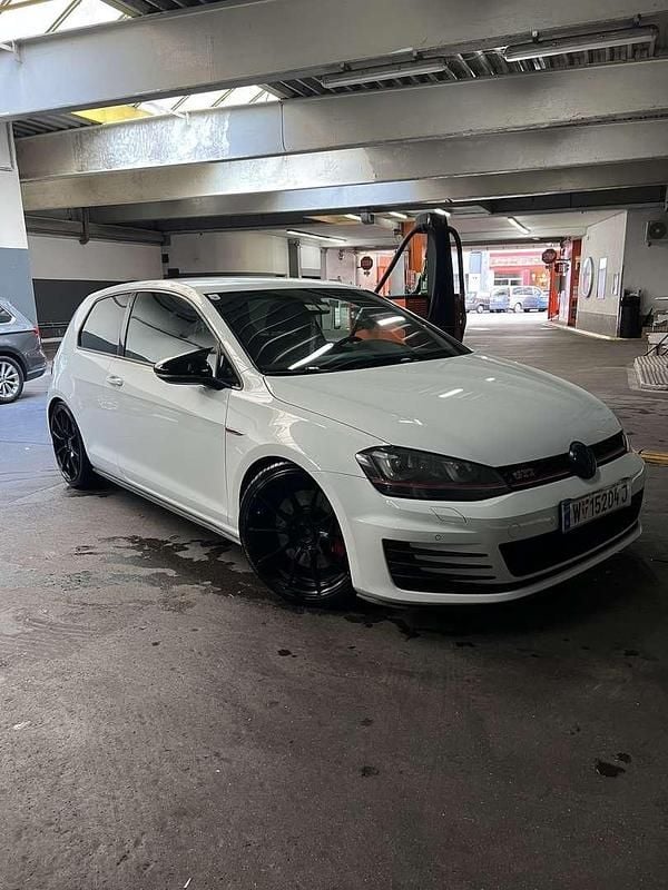 Gebraucht VW Golf VII GTI 230 PS (169 kW) 2014 Limousine