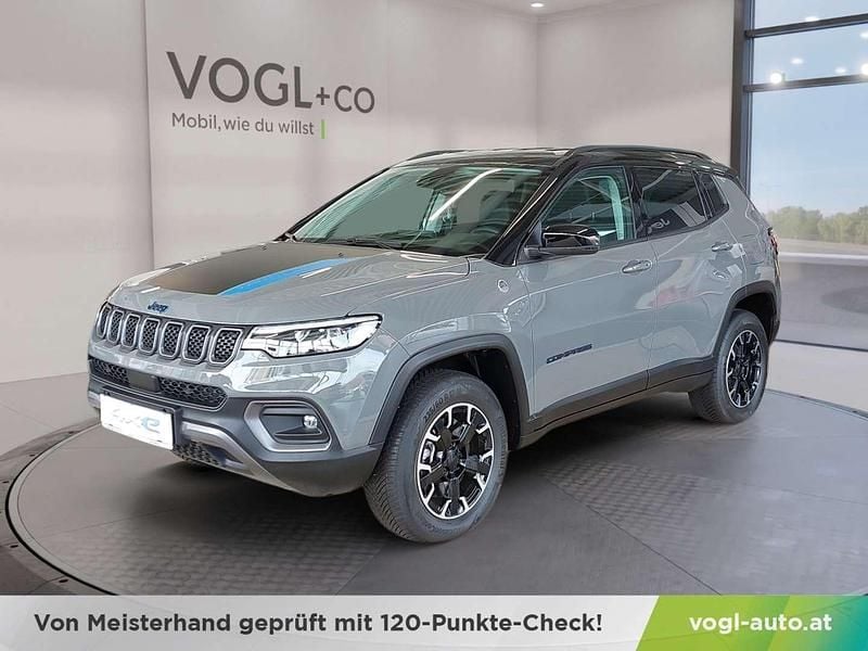 Schwarz Neu 2025 Jeep Compass Trailhawk SUV | € 45.990 (Teuer) - Bild 1/4