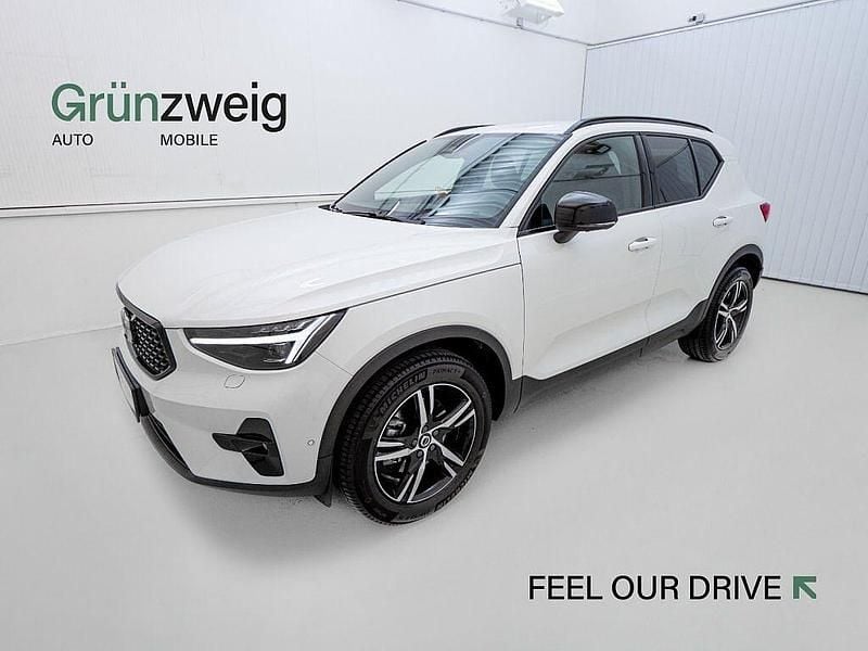 Weiß Gebraucht 2024 Volvo XC40 SUV | € 35.990 (Fairer Preis) - Bild 1/4