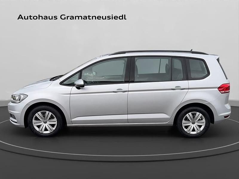 Gebraucht VW Touran 122 PS (89 kW) 2022 Silber  metallic Van / Kleinbus
