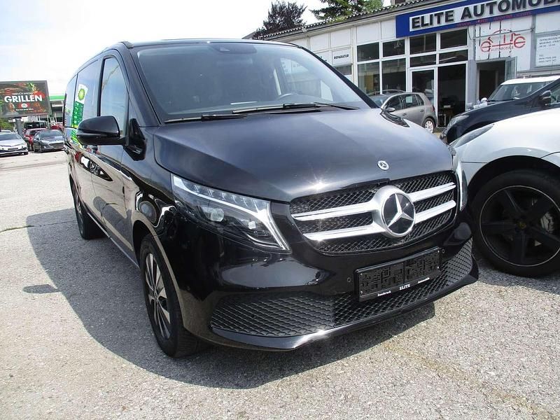 Gebraucht Mercedes V220 Edition 163 PS (119 kW) 2023 Schwarz Van / Kleinbus