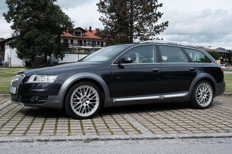 Grau Gebraucht 2011 Audi A6 Allroad Kombi | € 7.500 (Etwas zu teuer) - Bild 1/4