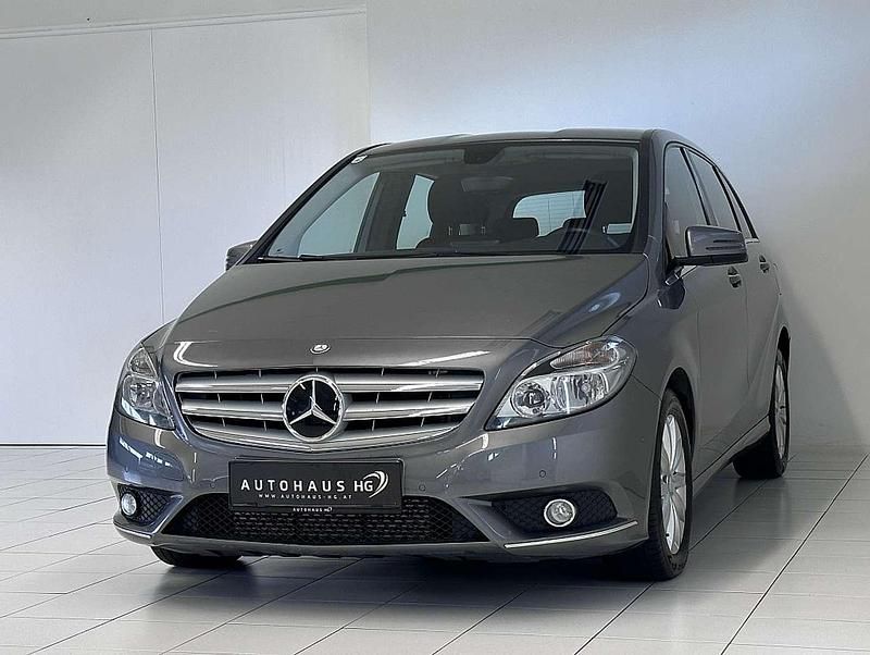 Gebraucht Mercedes B180 109 PS (80 kW) 2013 Grau Van / Kleinbus