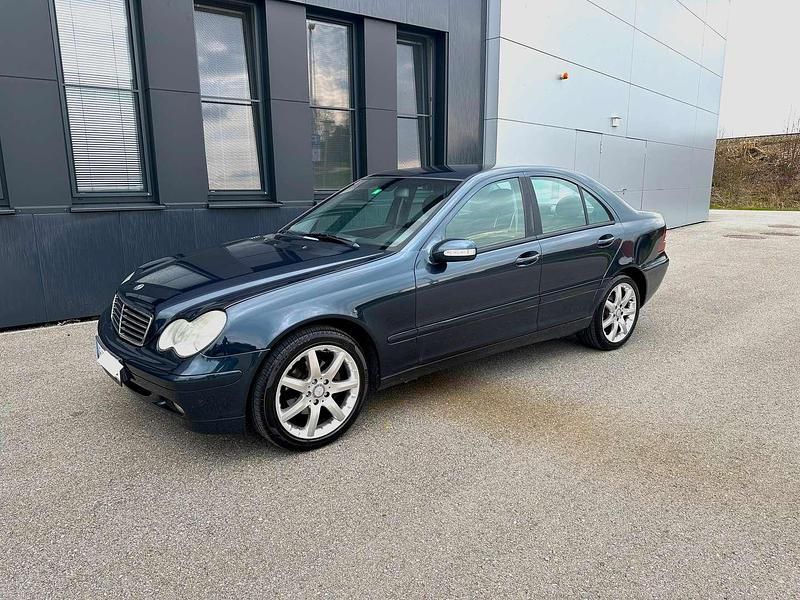 Grau Gebraucht 2002 Mercedes C200 Classic Limousine | € 4.390 (Etwas zu teuer) - Bild 1/4