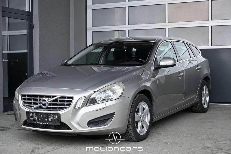 Gebraucht Volvo V60 Momentum 163 PS (119 kW) 2010 Silber Kombi