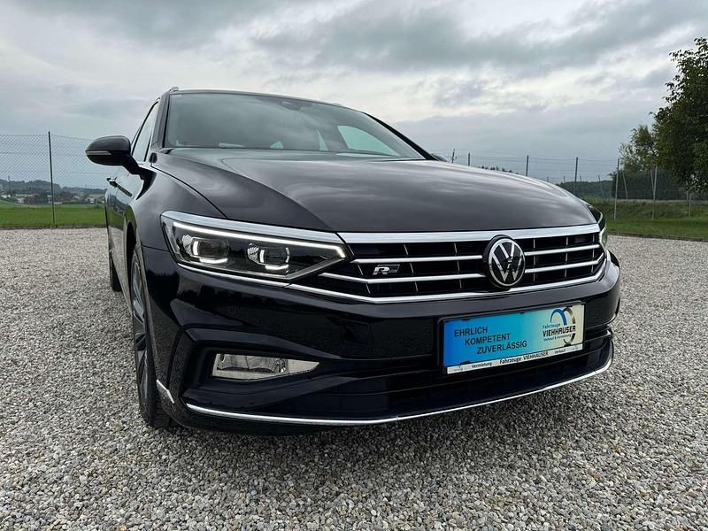 Gebraucht VW Passat R 150 PS (110 kW) 2023 Schwarz Kombi