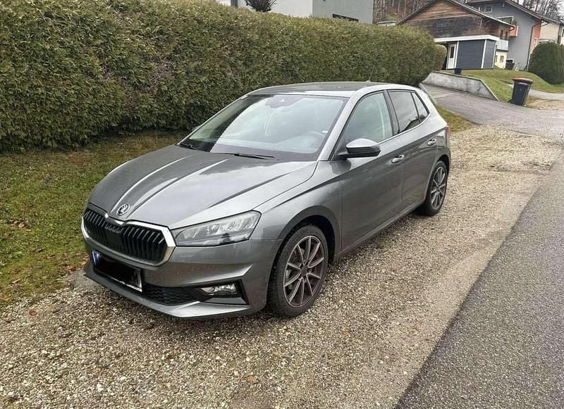 Grau Gebraucht 2023 Skoda Fabia Style Limousine | € 20.000 (Superpreis) - Bild 1/4
