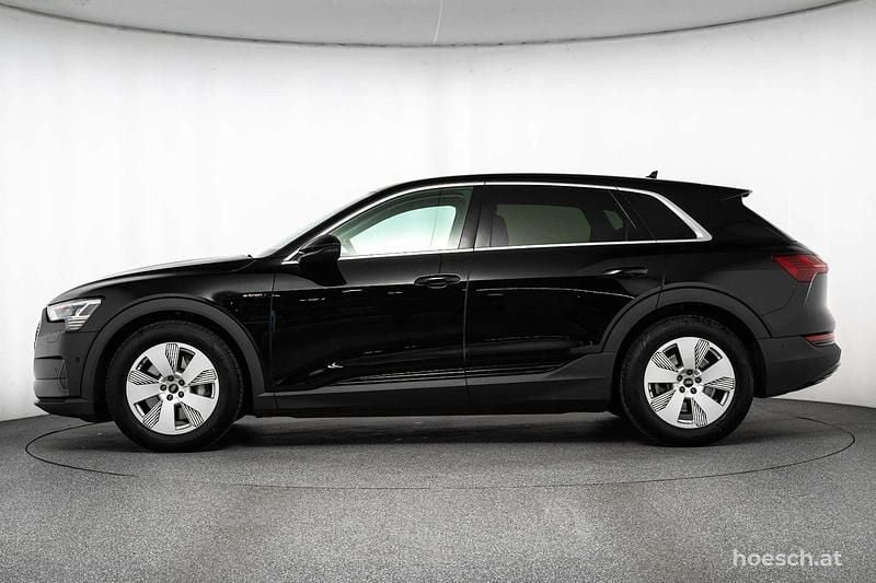 Gebraucht Audi e-tron Premium 300 kW (408 PS) 2022 Schwarz SUV