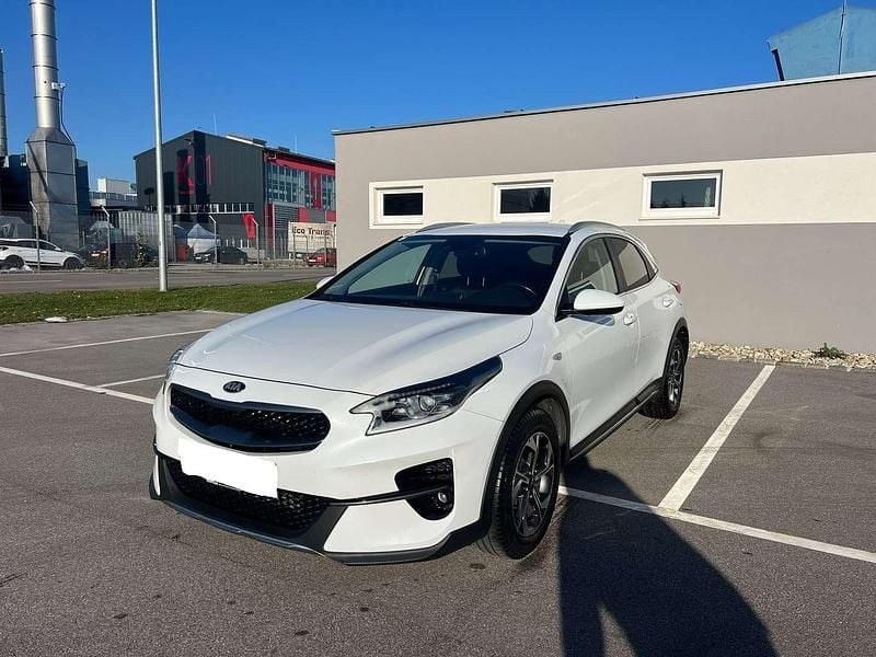 Weiß Gebraucht 2020 Kia XCeed Silver SUV | € 11.999 - Bild 1/4